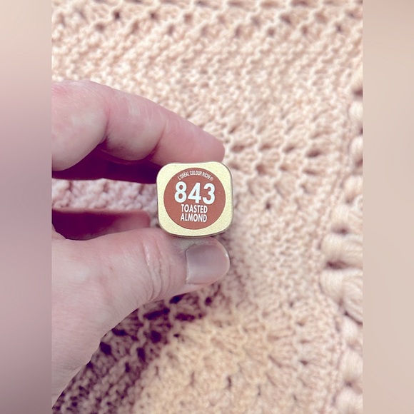 NEW:L'Oreal Paris Colour Riche Satin Moisturizing Lipstick #843 “Toasted Almond” - Picture 5 of 15